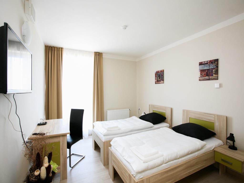 Nad Kralovnou Hotel & Restaurant Prague Room photo